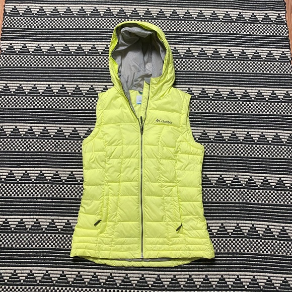 Columbia Jackets & Blazers - Columbia Hooded Puffy Vest